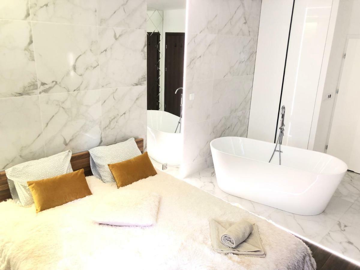 Yourapart Chmielna Park Exclusive Z Wanna Wolnostojaca Lub Jacuzzi Lägenhet *