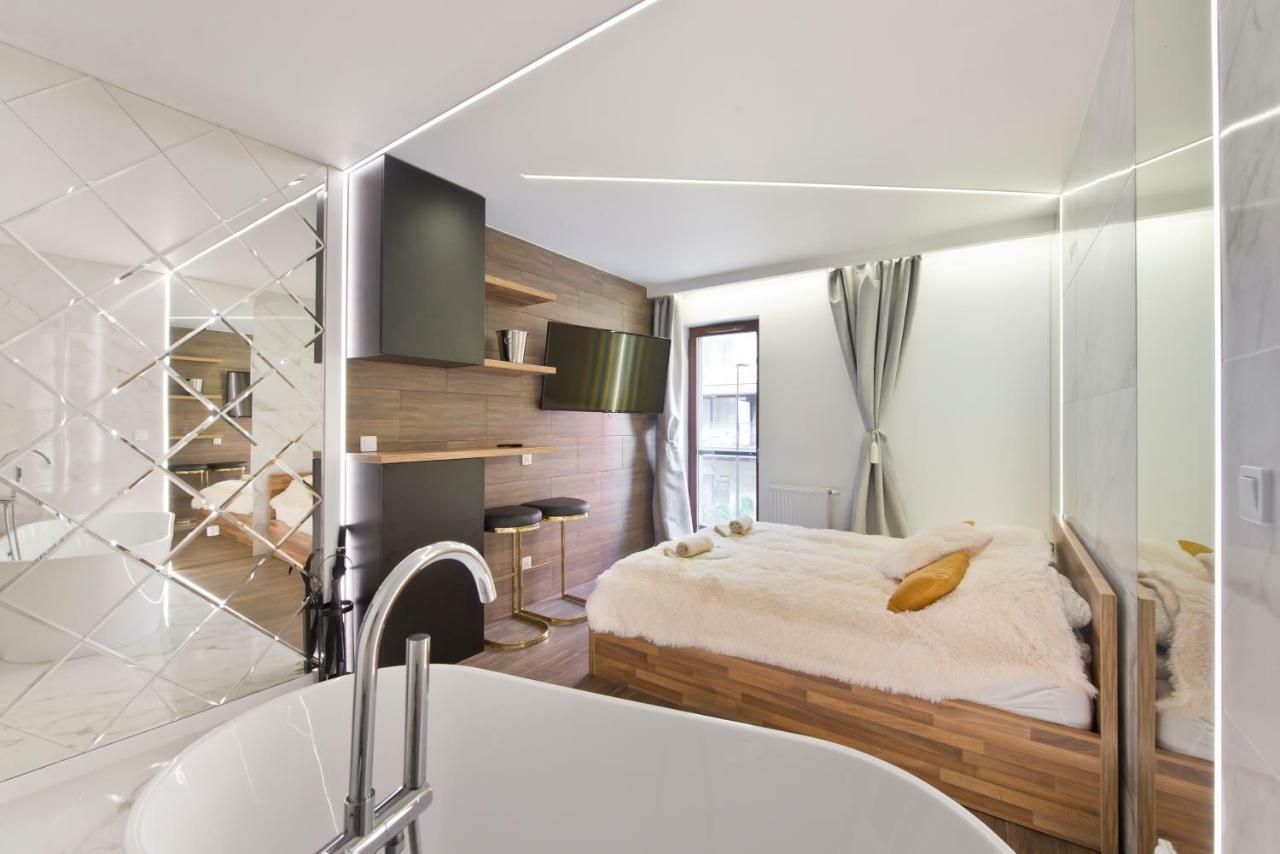 Yourapart Chmielna Park Exclusive Z Wanna Wolnostojaca Lub Jacuzzi Lägenhet *